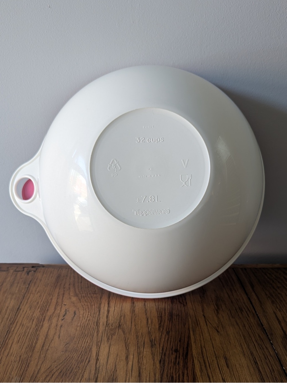 Tupperware 32 Cup Thatsa Bowl White w/ Pink Lid - V 2539 2540 - Picture 6 of 16